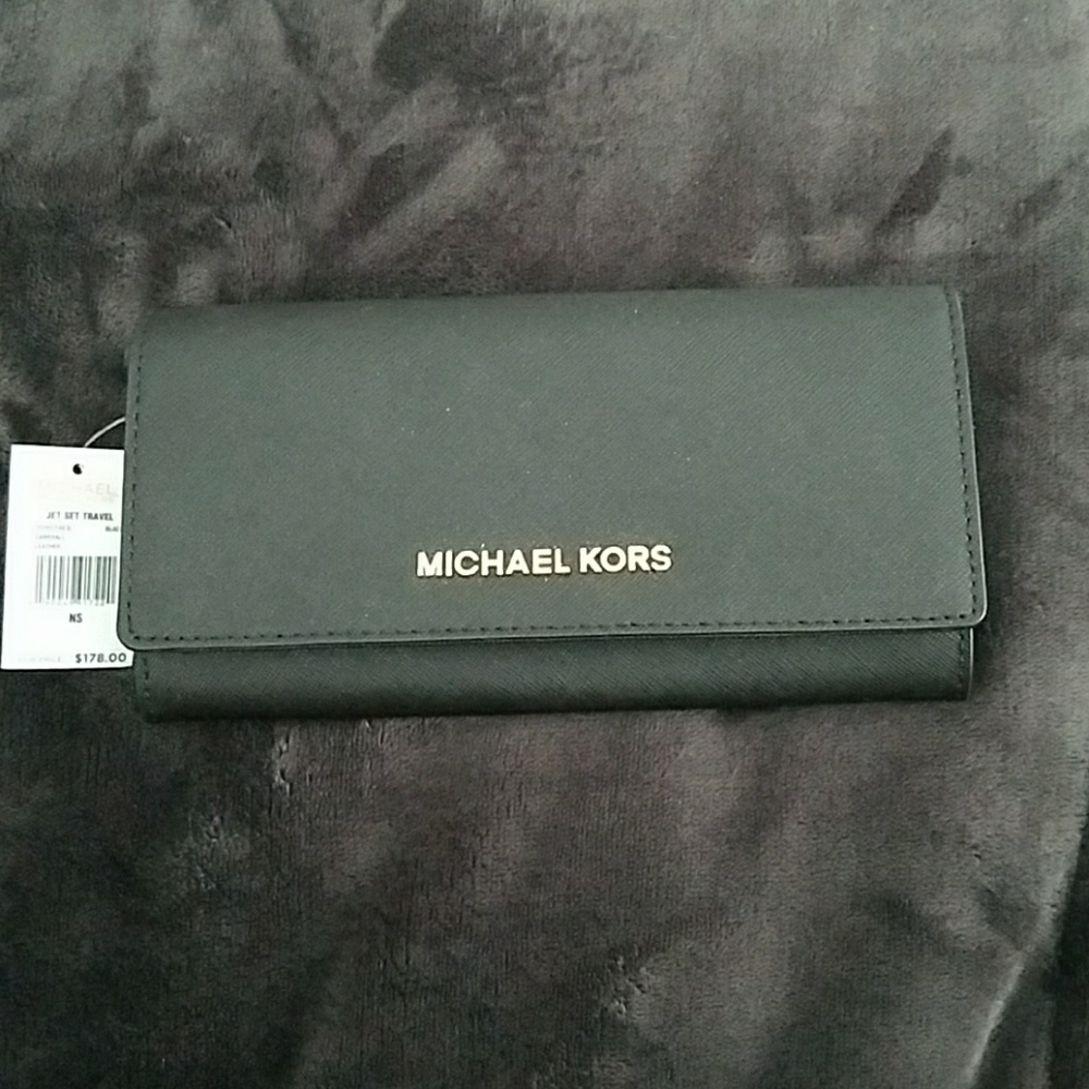 Michael Kors Jet set travel wallet